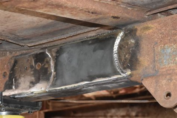 Can you repair a broken workbench in rust?