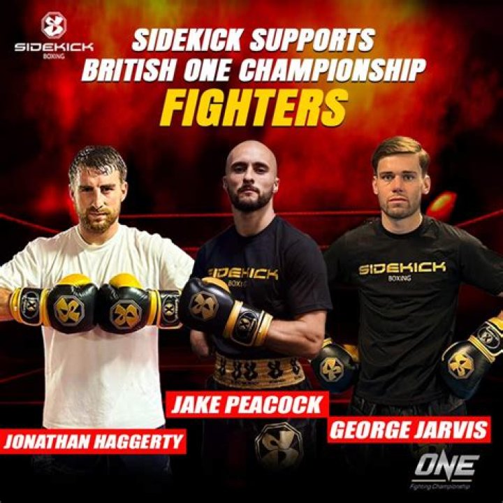 Does Joey Essex still have a shop?