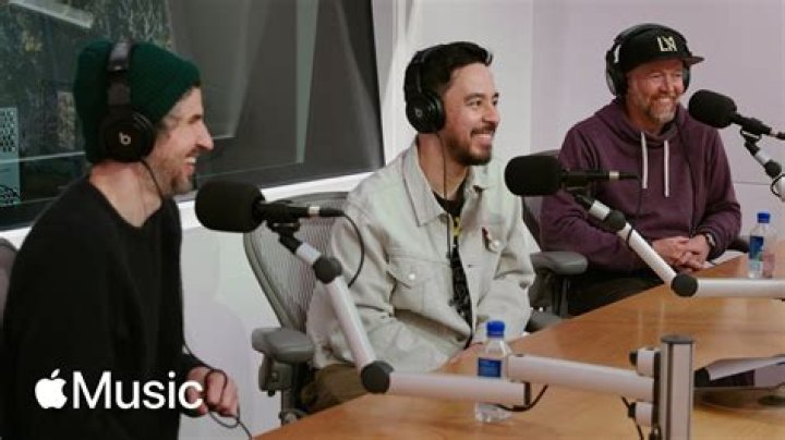 How do I choose an artist on Apple music?