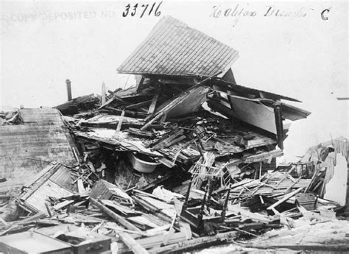 How many people died in the Halifax explosion?