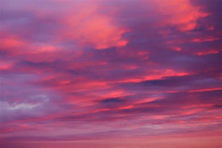 What does it mean when the sky is pink and orange?