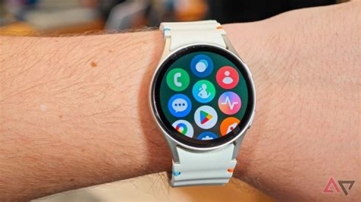 What messaging apps work with Galaxy watch?